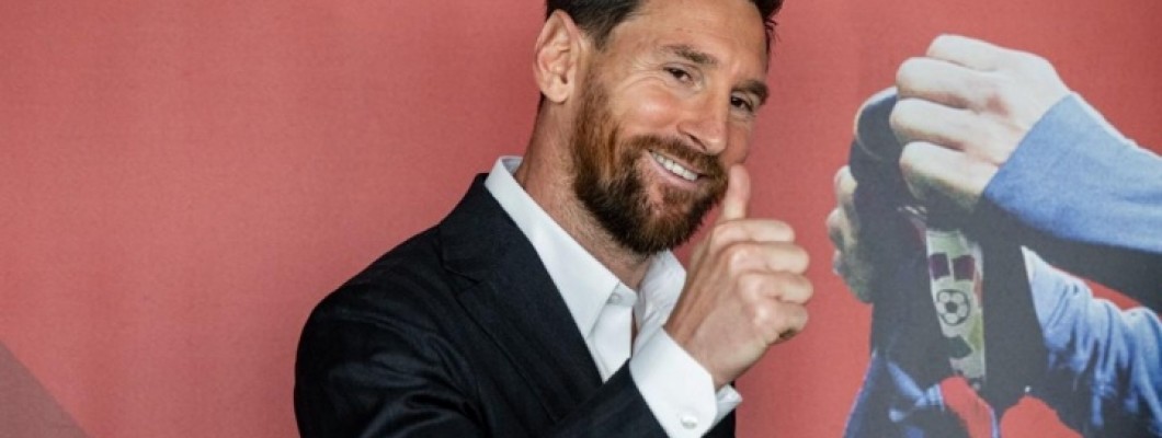 Messi recebe o prémio de 